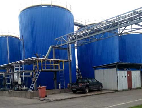 儲罐防腐聚脲噴塗施工現場