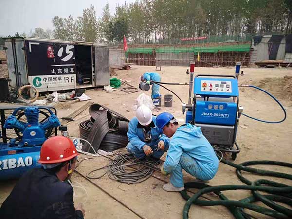 H5600(T)型聚脲噴塗機安裝調試