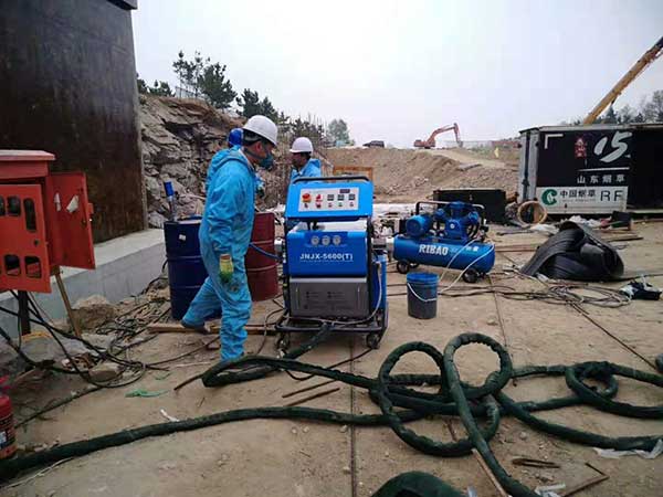 聚脲噴塗機H5600(T)噴塗測試